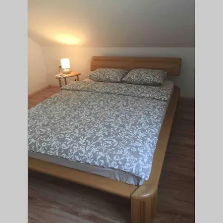 Haus Mit 3 Schlafzimmer Und Garten *